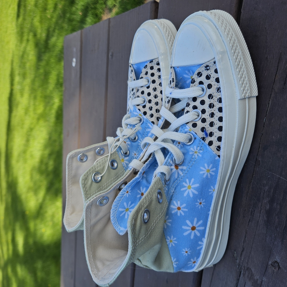 Converse Blue and Cream Low-Top Sneakers with Star Patterns.Never Worn